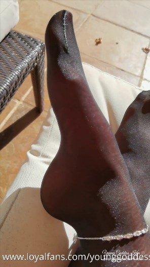 Young Goddess Kim - Wolfords in the sun...